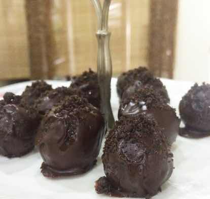 Oreo truffle yang sangat mudah dan senang untuk dibuat