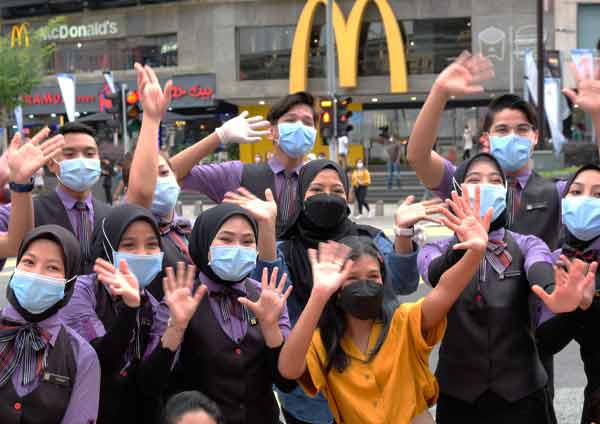 Lintasan Pejalan Kaki fries McD